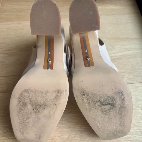 60s/70s Style Low Platform Heel with Gold Buckle - Picture 8 of 8